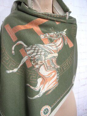 BUTTERY SOFT REVERSABLE HORSE H SCARF GREEN NEW